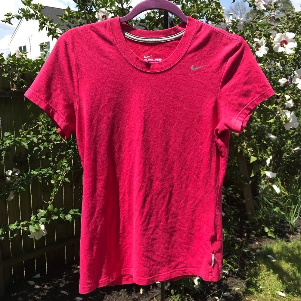 Women’s Nike T-shirt